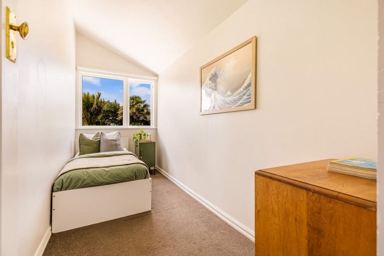Photo of property in 1/5 Kotuku Street, Te Atatu Peninsula, Auckland, 0610