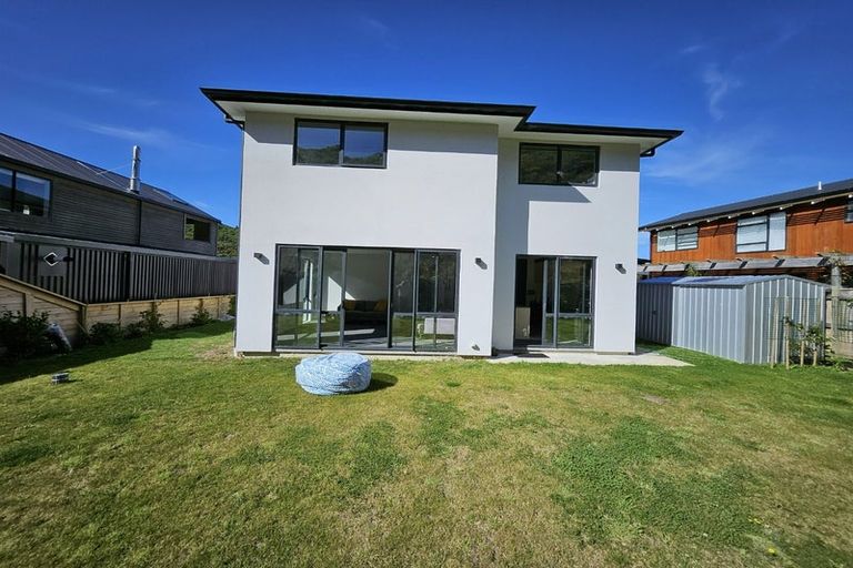 Photo of property in 16 Porokaiwhiri Street, Crofton Downs, Wellington, 6035