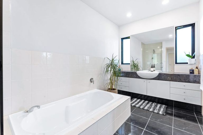 Photo of property in 416 Beach Road, Mairangi Bay, Auckland, 0630