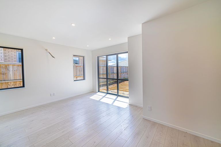 Photo of property in 18 Parton Road, Pukekohe, 2120