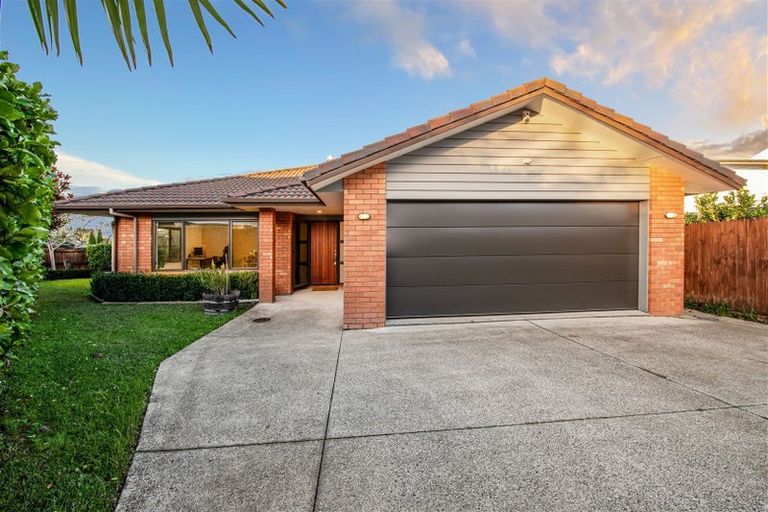 Photo of property in 3 Stow Place, Henderson, Auckland, 0612