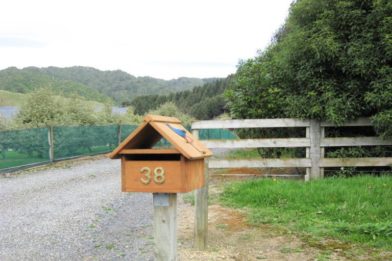 Photo of property in 38 Maui Pomare Road, Nikau Valley, Paraparaumu, 5032