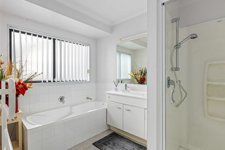 Photo of property in 7a Barberry Lane, Te Atatu Peninsula, Auckland, 0610