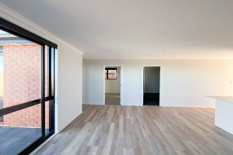 Photo of property in 18 Waruhia Crescent, Rototuna North, 3210