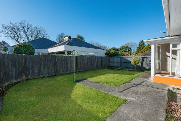 Photo of property in 2/102 Yaldhurst Road, Sockburn, Christchurch, 8042