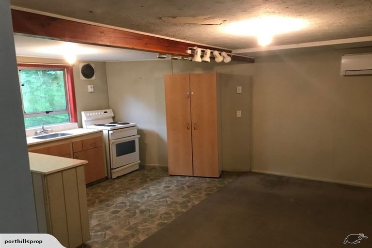 Photo of property in 22 Hawkhurst Road, Lyttelton, 8082