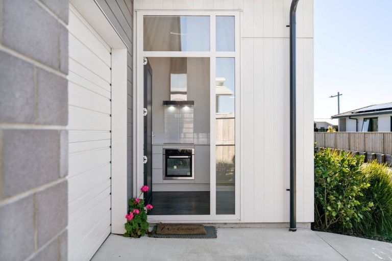 Photo of property in 18b Komata Crescent, Papamoa Beach, Papamoa, 3118