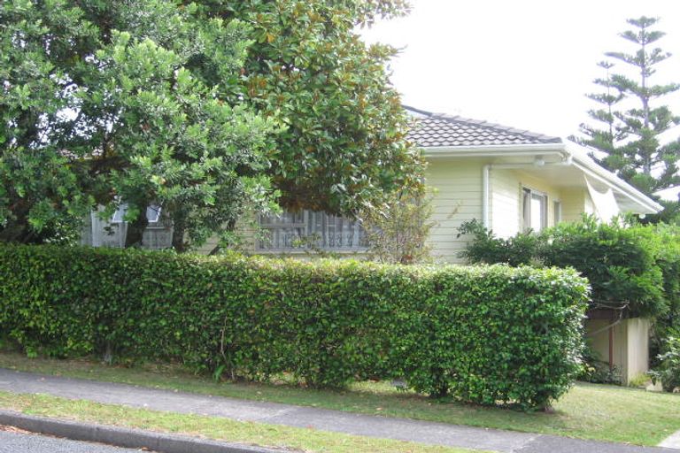 Photo of property in 64 Weatherly Road, Torbay, Auckland, 0630