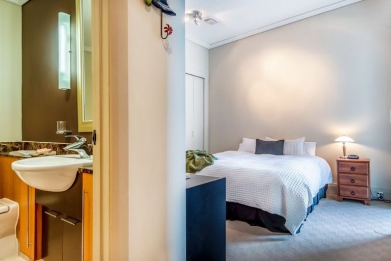 Photo of property in The Quays Apartments, 4m/99 Customs Street, Auckland Central, Auckland, 1010
