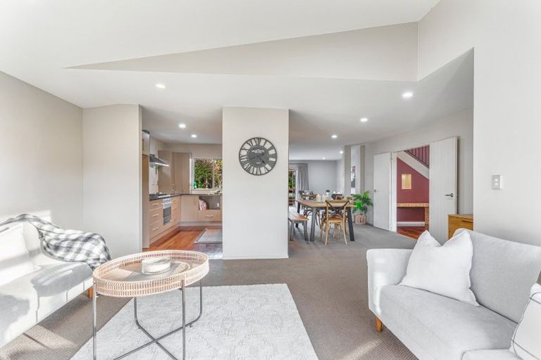 Photo of property in 17 Glen Bay Close, Pinehill, Auckland, 0632