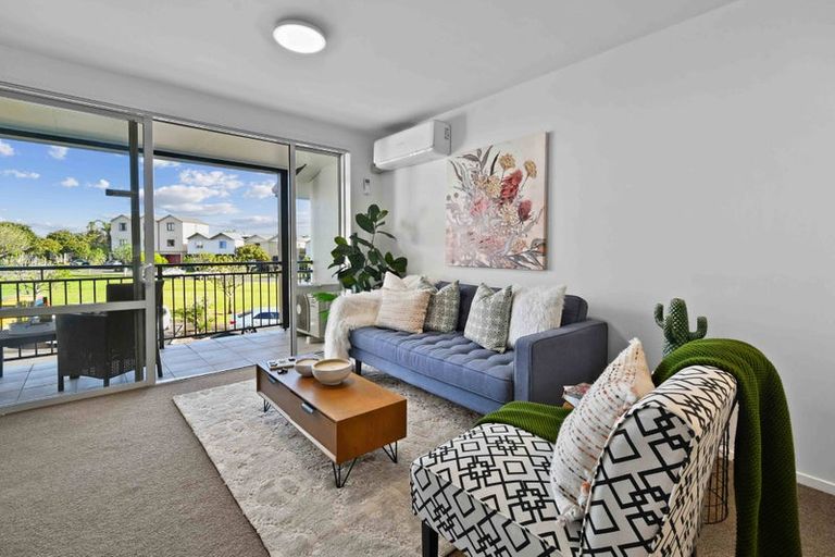 Photo of property in 5 Opito Way, East Tamaki, Auckland, 2013