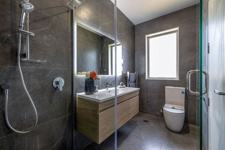 Photo of property in 23 Mcindoe Road, Kumeu, 0810