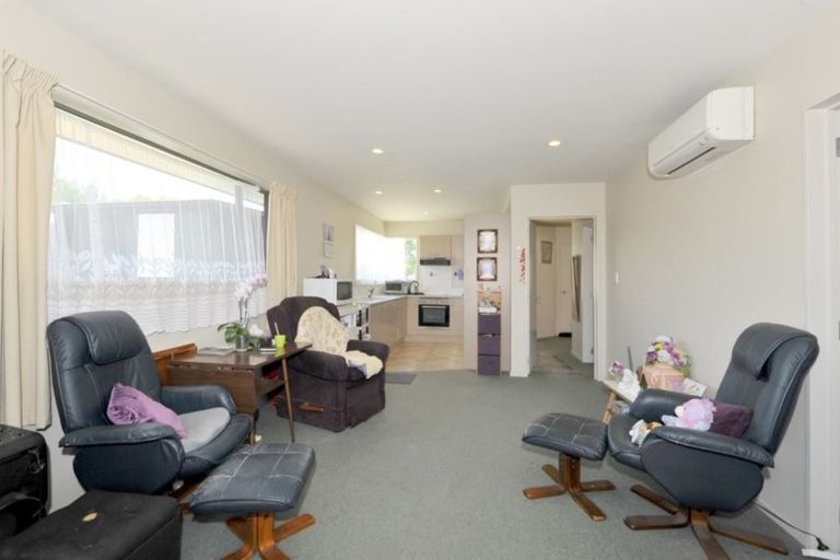 Photo of property in 2/295 Pages Road, Wainoni, Christchurch, 8061