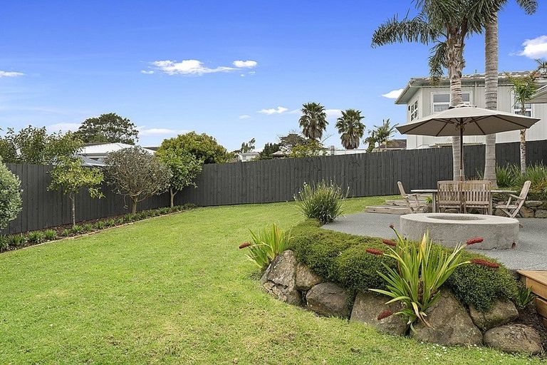 Photo of property in 11 Dudding Avenue, Northcote, Auckland, 0627
