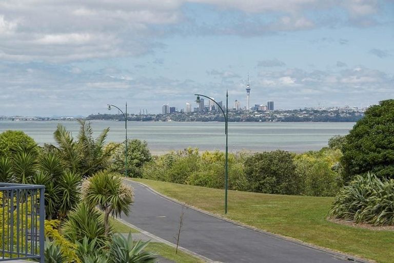 Photo of property in 21 Waimanu Drive, Te Atatu Peninsula, Auckland, 0610
