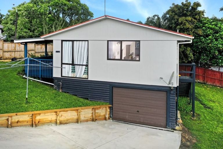 Photo of property in 17 Rehia Road, Massey, Auckland, 0614
