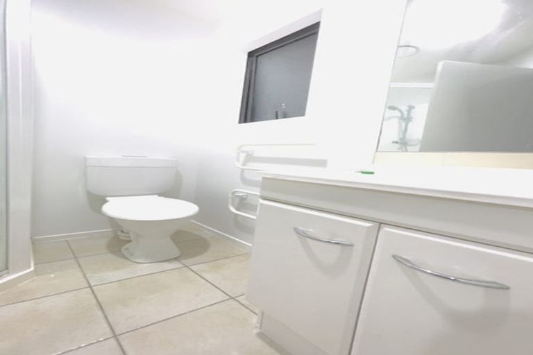 Photo of property in 32 Spalding Rise, Golflands, Auckland, 2013