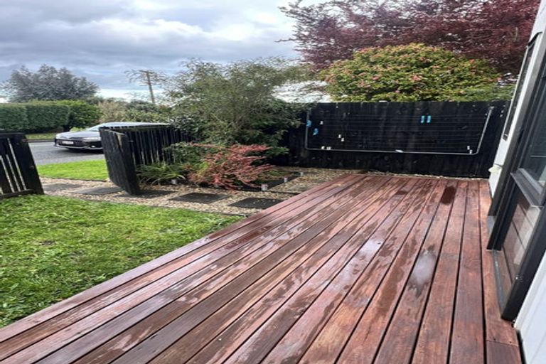 Photo of property in 4e Montmere Avenue, Te Atatu Peninsula, Auckland, 0610