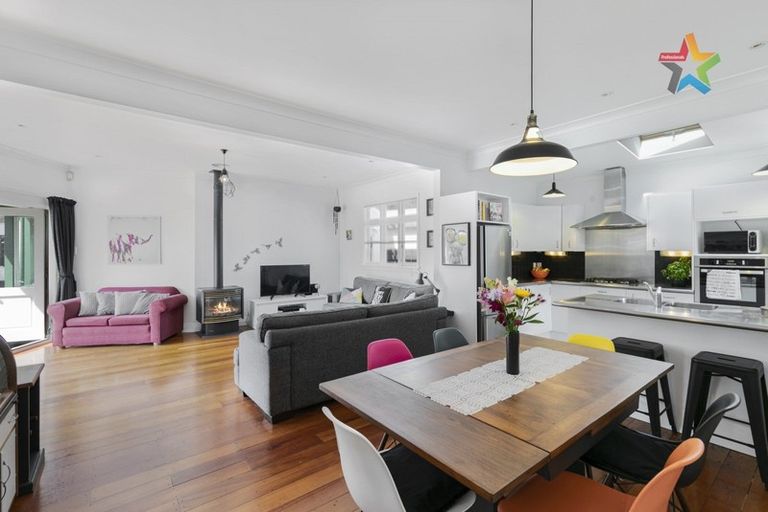 Photo of property in 52 Birdwood Road, Waterloo, Lower Hutt, 5011