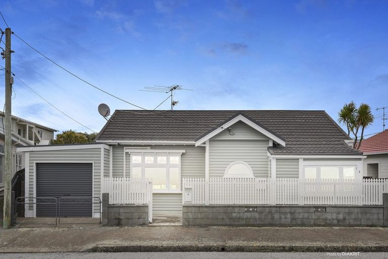 Photo of property in 2 Resolution Street, Lyall Bay, Wellington, 6022