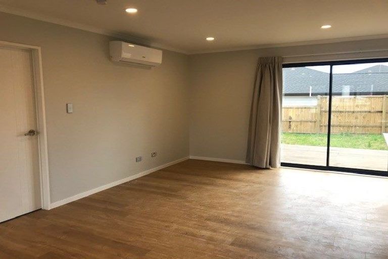 Photo of property in 74 Twin Parks Rise, Papakura, 2110