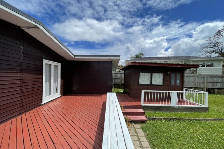 Photo of property in 11 Thornlow Street, Glendene, Auckland, 0602