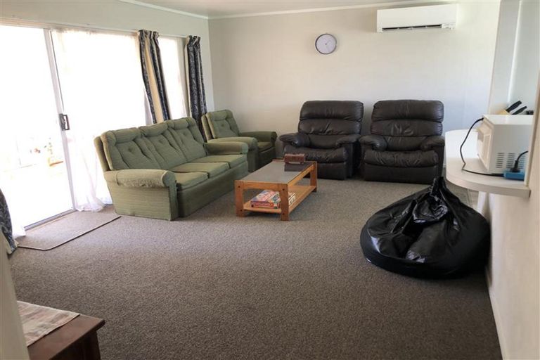 Photo of property in 1/18 Matipo Road, Te Atatu Peninsula, Auckland, 0610