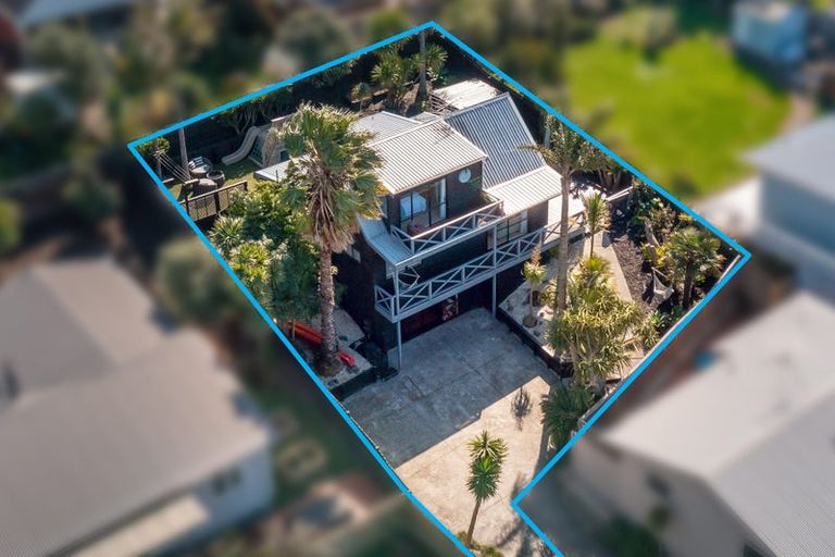 Photo of property in 2/31 Kiteroa Terrace, Rothesay Bay, Auckland, 0630