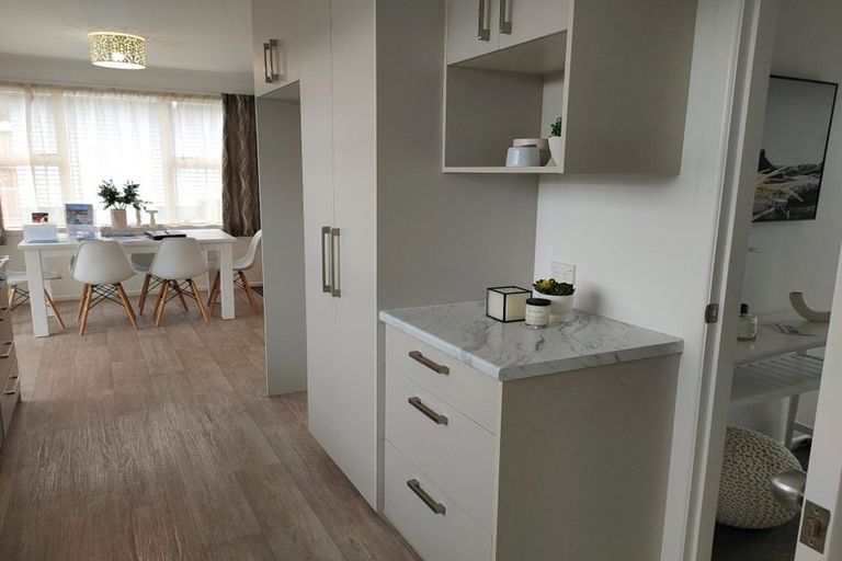 Photo of property in 28 Woodford Avenue, Brookfield, Tauranga, 3110