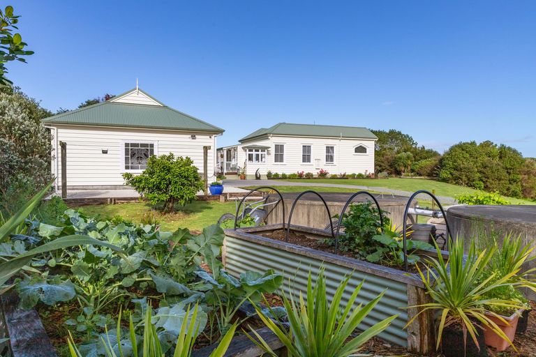 Photo of property in 73 Ranganui Road, Kaiwaka, 0573