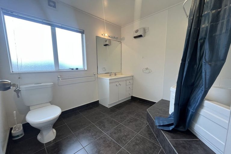 Photo of property in 103b Redoubt Road, Goodwood Heights, Auckland, 2105