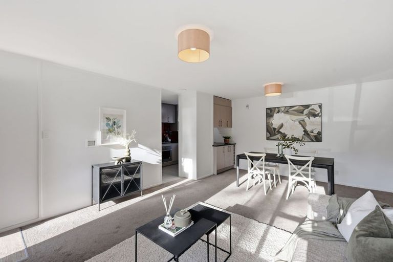 Photo of property in 1/92 Lake Road, Northcote, Auckland, 0627