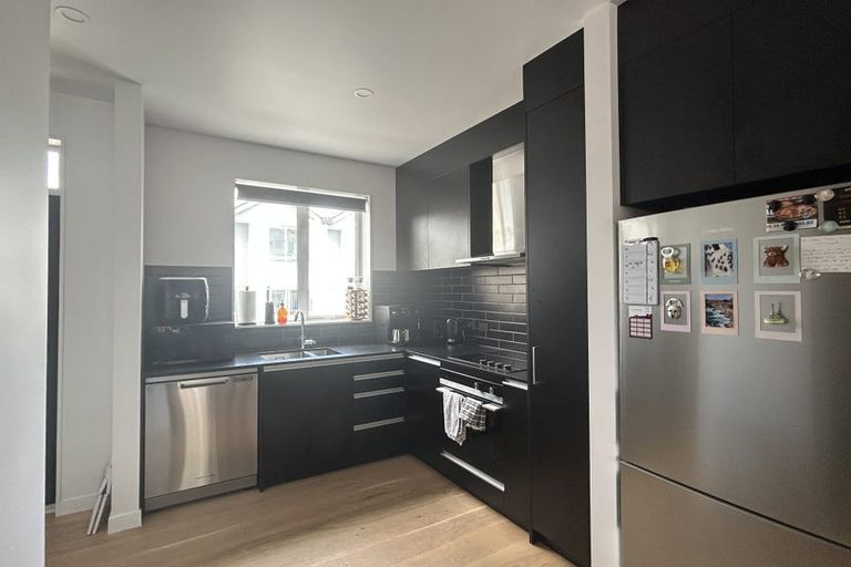 Photo of property in 3/30 Pirie Street, Mount Victoria, Wellington, 6011