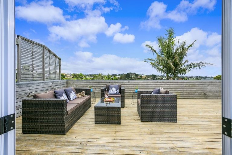 Photo of property in 154 Oaktree Avenue, Browns Bay, Auckland, 0630