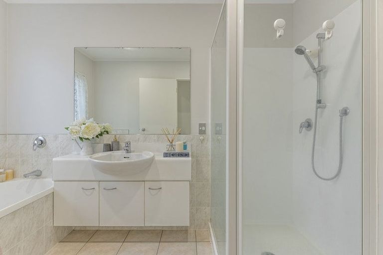 Photo of property in 2 Marlon Lane, East Tamaki, Auckland, 2016