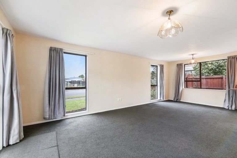 Photo of property in 12 Te Maru Place, Redwood, Christchurch, 8051