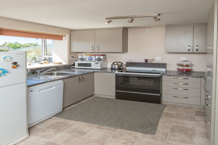 Photo of property in 2/264 Main North Road, Redwood, Christchurch, 8051