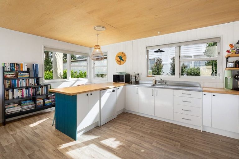 Photo of property in 34 Ocean View Road, Waihi Beach, 3611