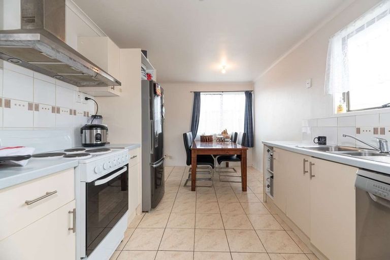 Photo of property in 16 Massine Place, Randwick Park, Auckland, 2105