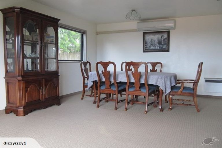 Photo of property in 2/901 East Coast Road, Northcross, Auckland, 0632