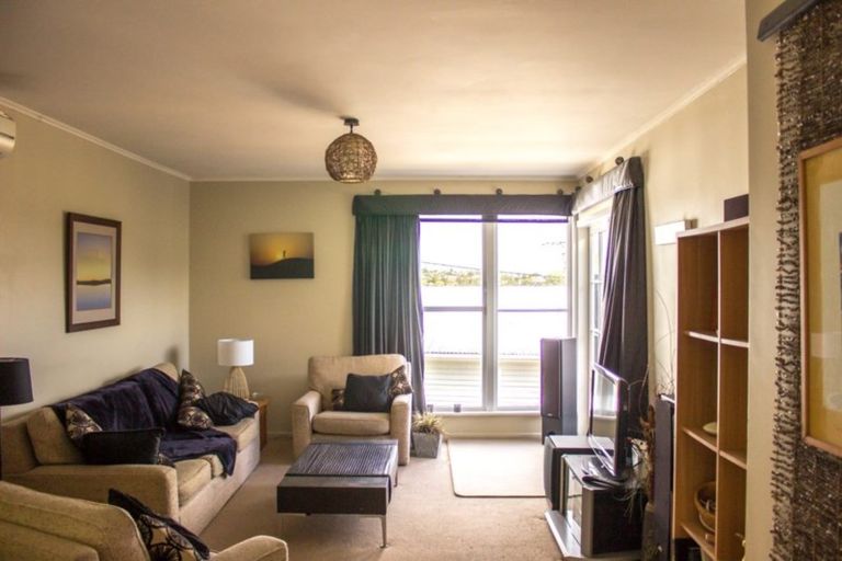 Photo of property in 1/22 Coroglen Avenue, Birkenhead, Auckland, 0626