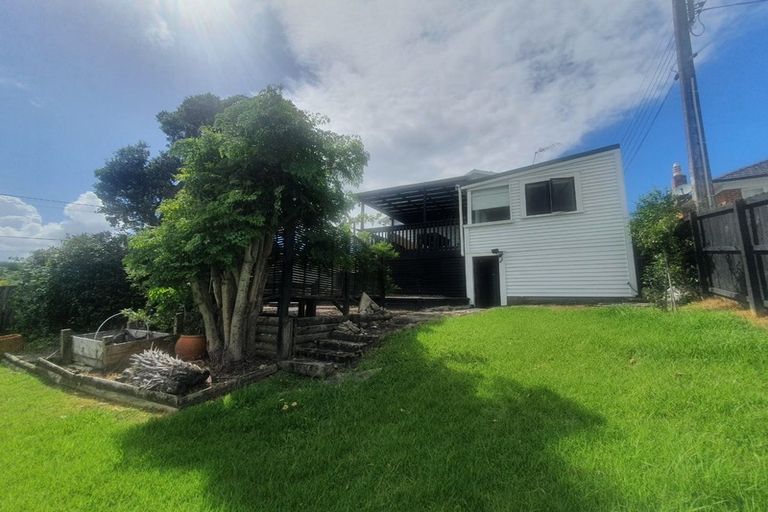 Photo of property in 189 Titirangi Road, Titirangi, Auckland, 0604