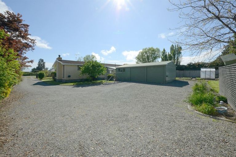 Photo of property in 40 High Street, Hawarden, 7385