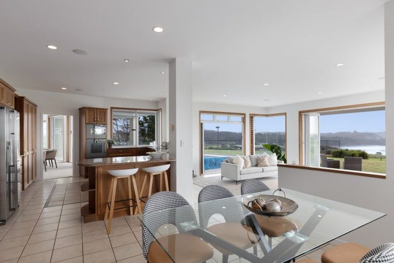 Photo of property in 189 Vaughans Road, Okura, Albany, 0792