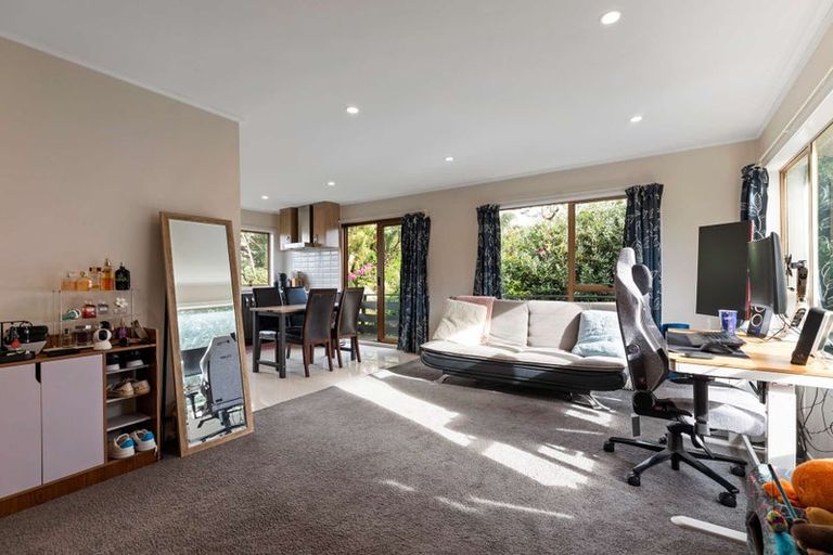 Photo of property in 2 Metcalfe Road, Henderson, Auckland, 0610