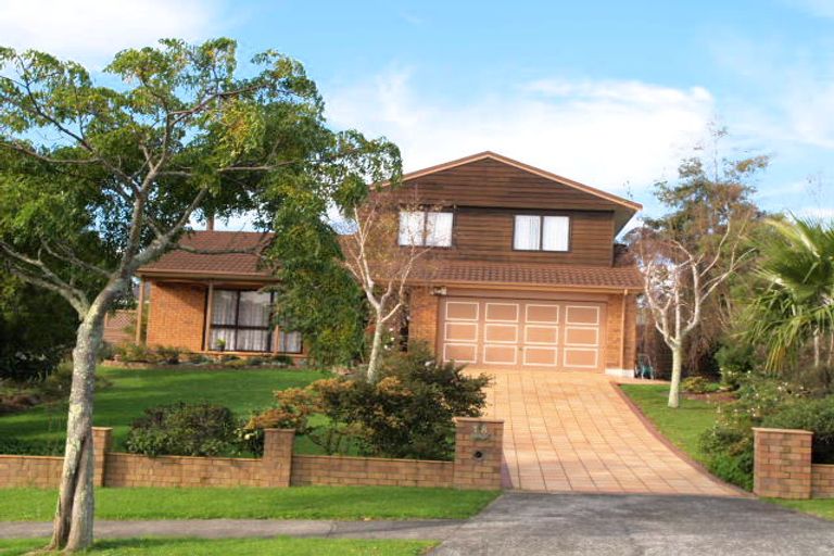 Photo of property in 18 Fieldstone Court, Northpark, Auckland, 2013