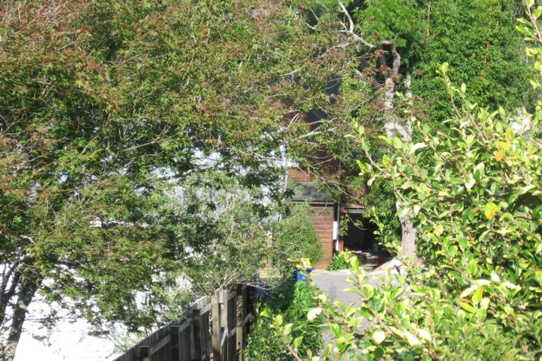 Photo of property in 1/37 Fairmount Road, Titirangi, Auckland, 0604