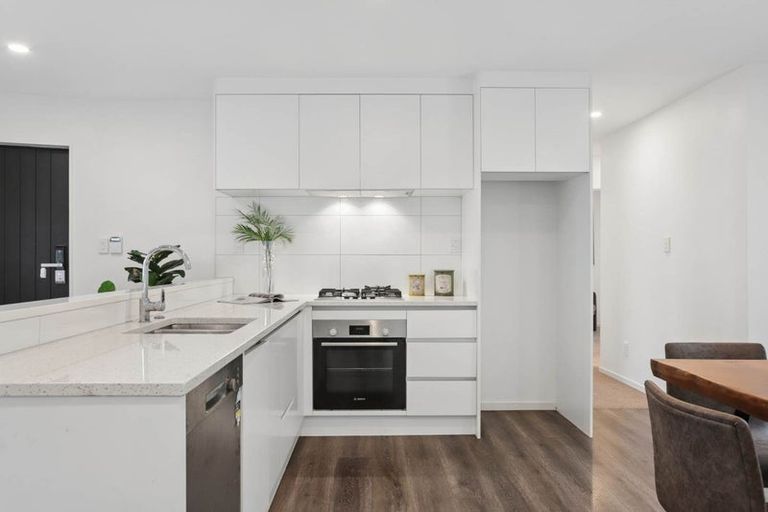 Photo of property in 65a Woodside Road, Massey, Auckland, 0614