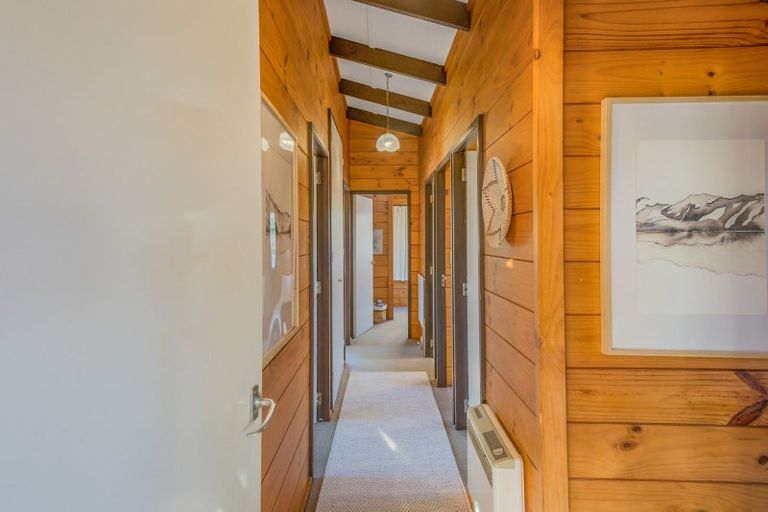 Photo of property in 3 Veale Road, Frankleigh Park, New Plymouth, 4310