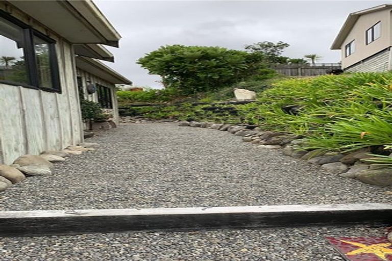 Photo of property in 27 Hicks Crescent, Waikanae Beach, Waikanae, 5036